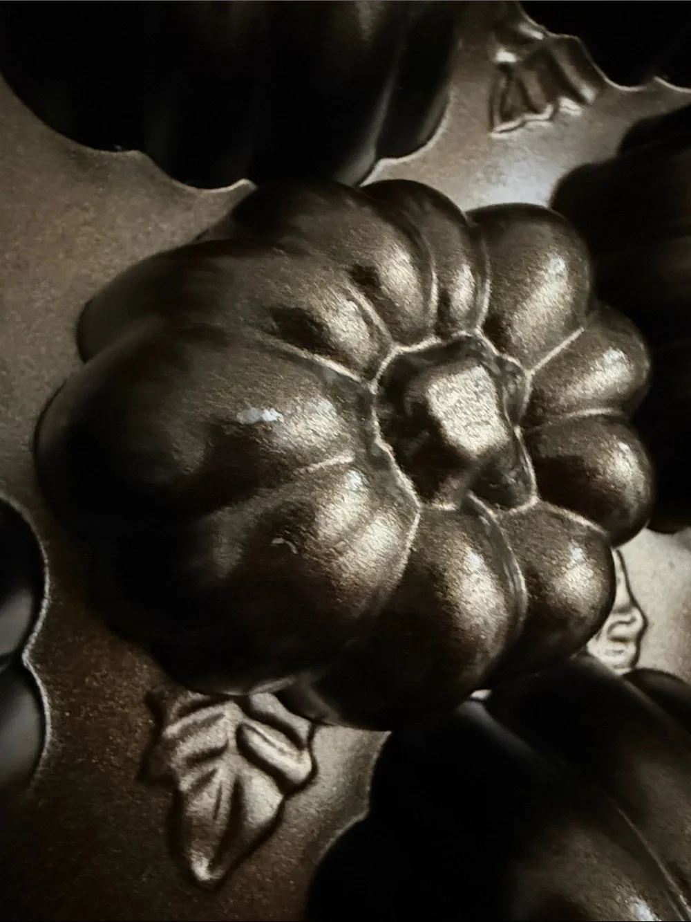 Nordic Ware Bronze Pumpkin Patch Mini Bundt Cakes 6 Cups/1.4 Liters Pan
